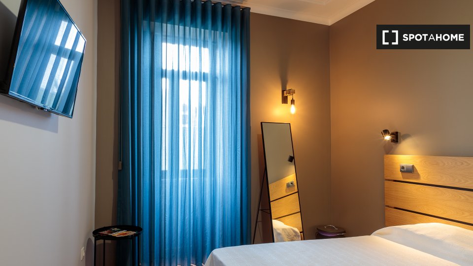Double room Porto, 7 beds, 250m² — photo 2