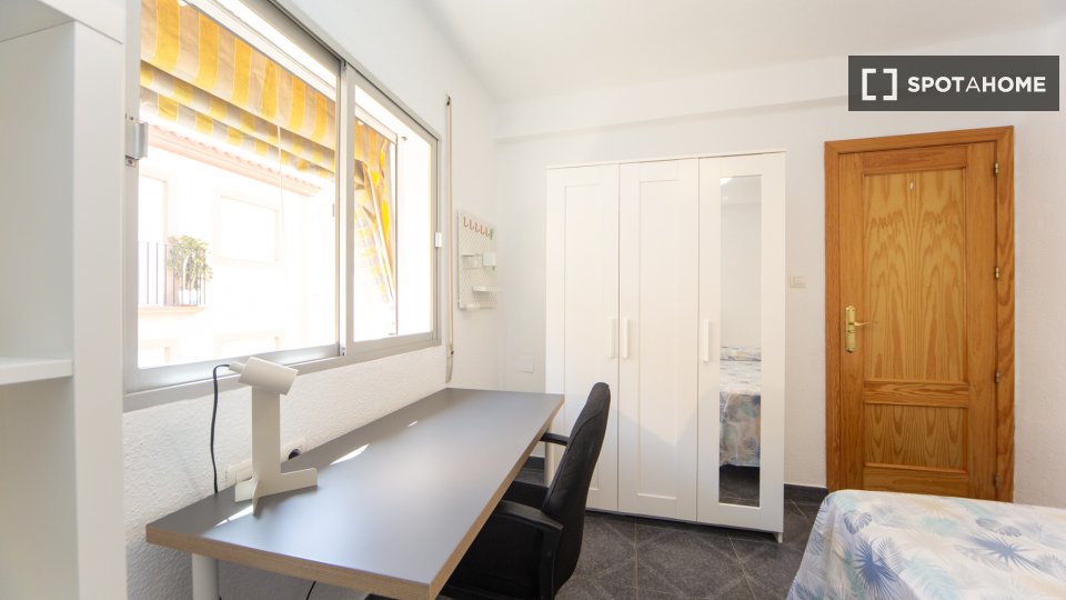 Double room Granada, 3 beds, 75m² — photo 11