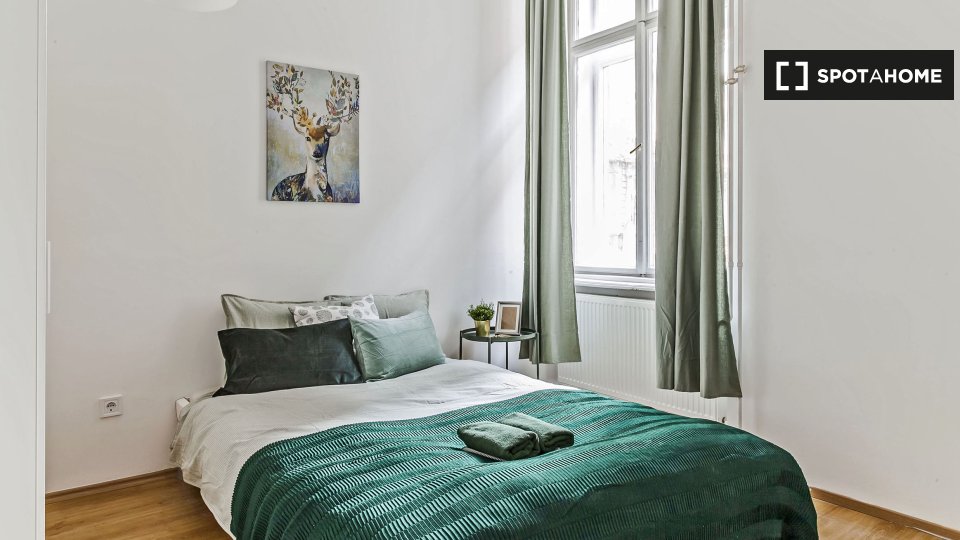 Double room Budapest, 5 beds, 140m² — photo 1