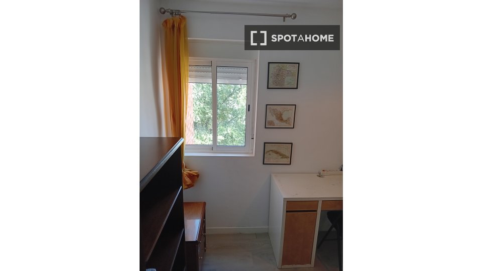 Double room Madrid, 3 beds, 75m² — photo 29