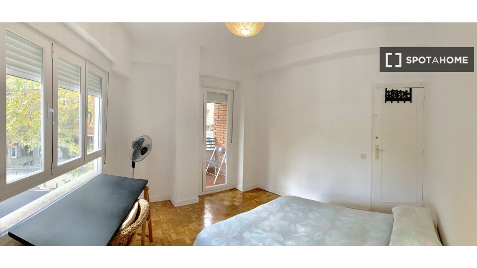 Double room Madrid, 3 beds, 105m² — photo 5