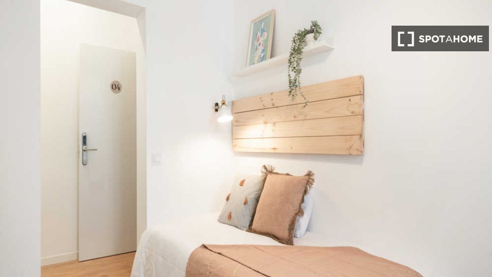 Double room Madrid, 7 beds — photo 24
