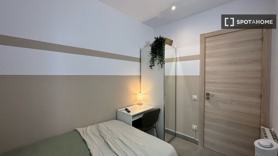 Double room Barcelona, 4 beds, 90m² — photo 14