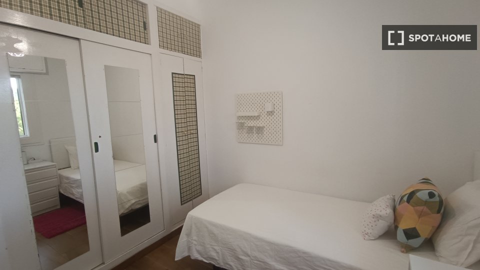 Double room Madrid, 4 beds — photo 11