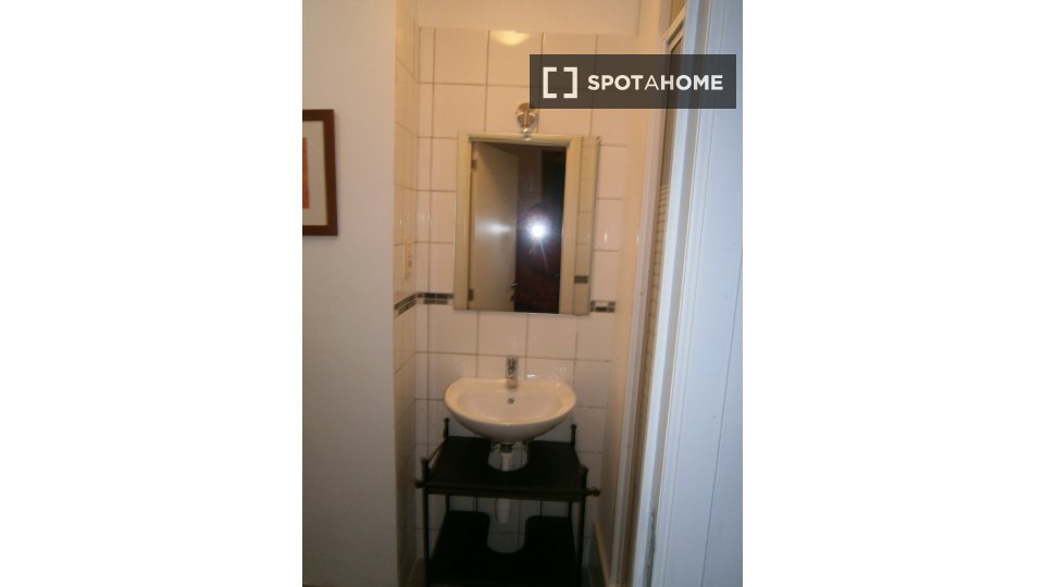 Double room Brussels, 2 beds, 35m² — photo 4
