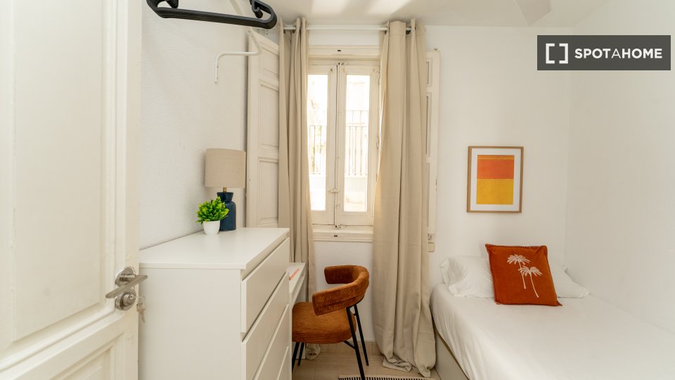 Double room Madrid, 7 beds — photo 11