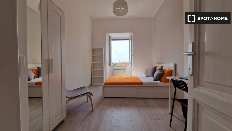 Double room Rome, 4 beds — photo 15