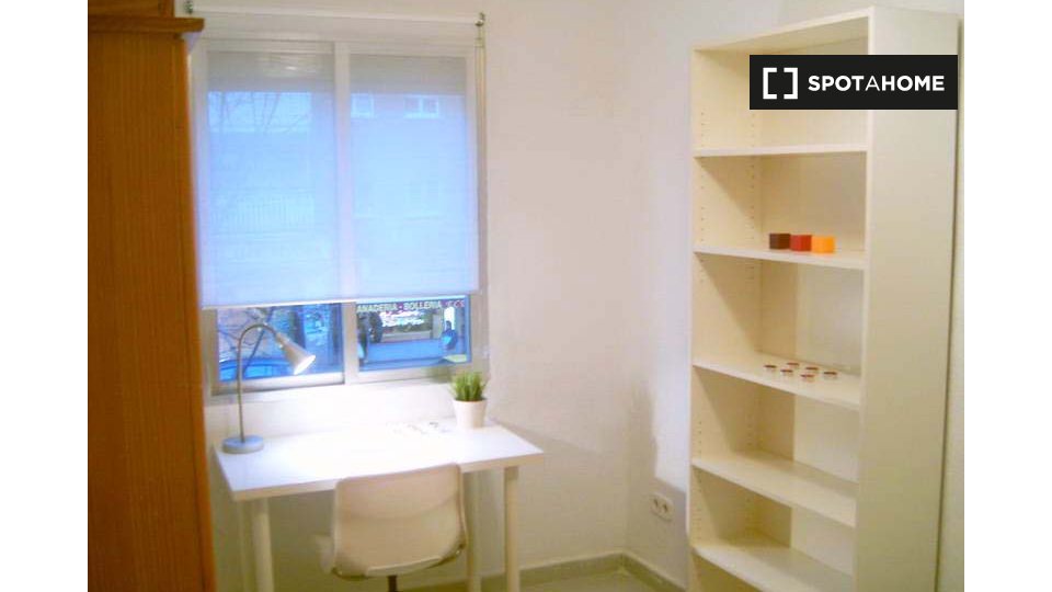 Double room Madrid, 3 beds — photo 10
