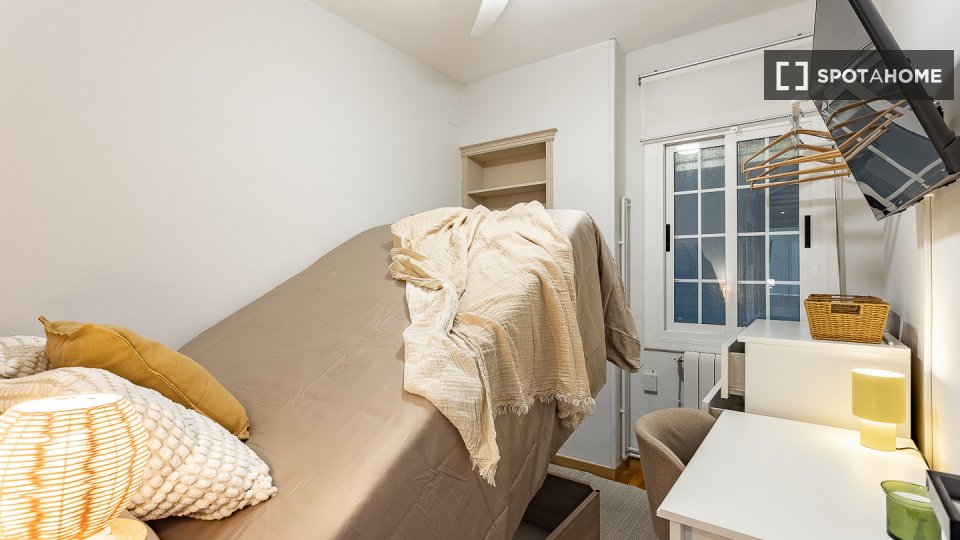 Double room Barcelona, 5 beds, 95m² — photo 27