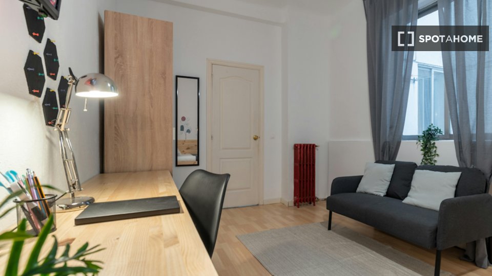 Double room Madrid, 7 beds, 160m² — photo 40