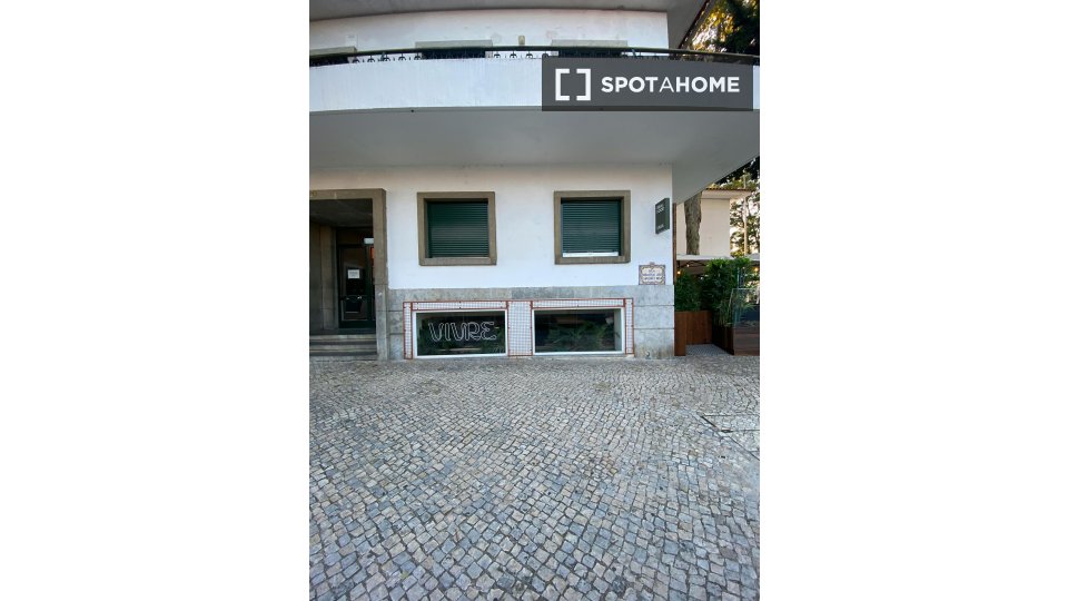 Double room Lisbon, 1 bed — photo 10