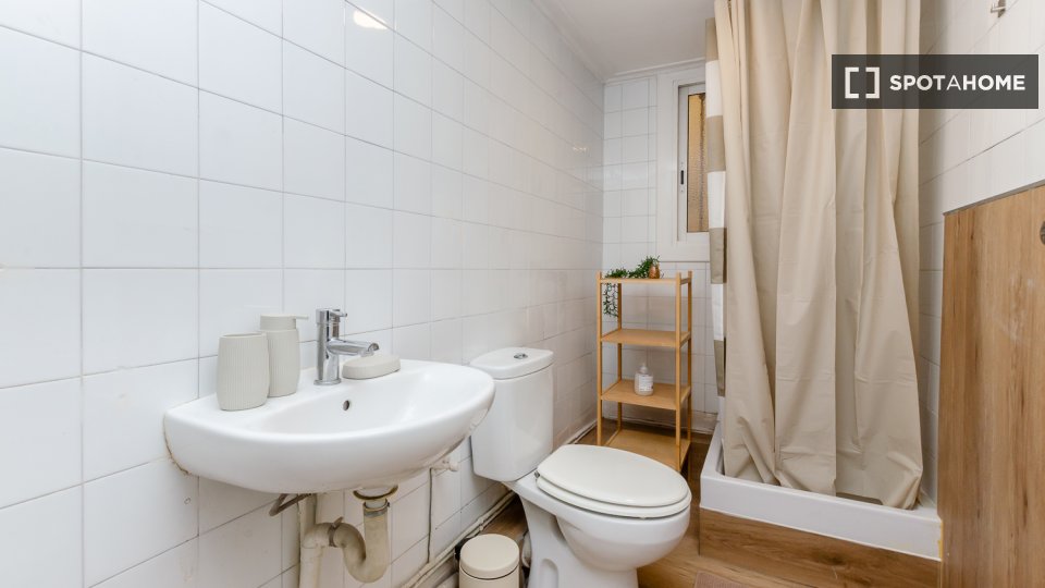 Double room Barcelona, 10 beds, 252m² — photo 9