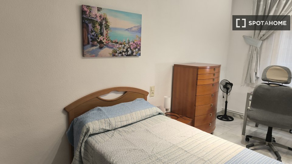 Double room Granada, 3 beds — photo 51