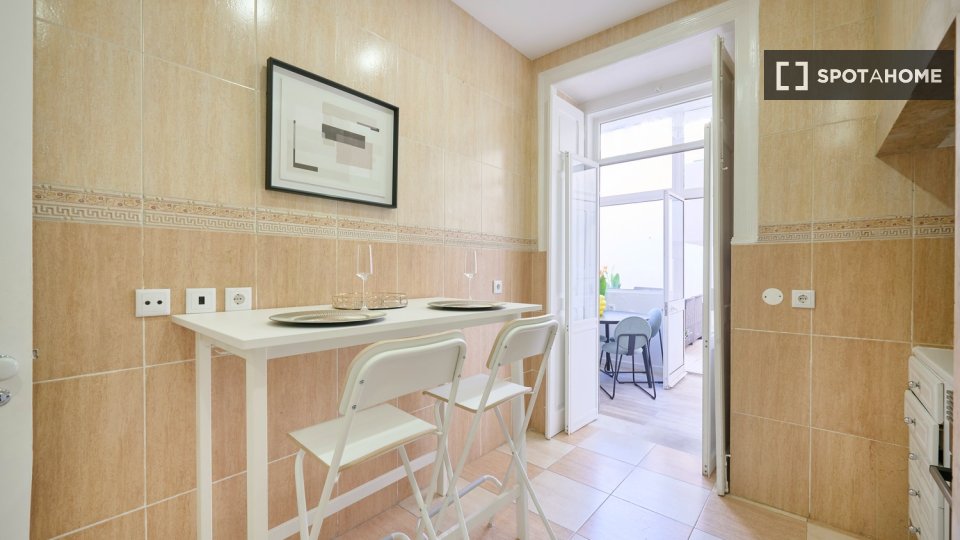 Double room Lisbon, 5 beds — photo 19