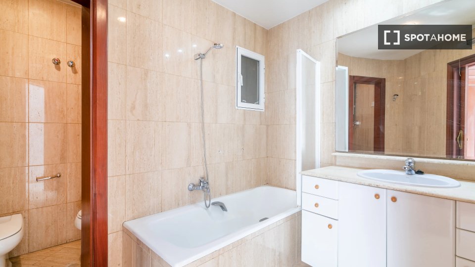 Double room Alicante, 5 beds — photo 8
