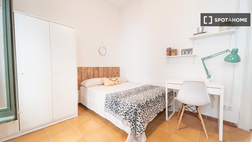 Double room Barcelona, 8 beds — photo 13