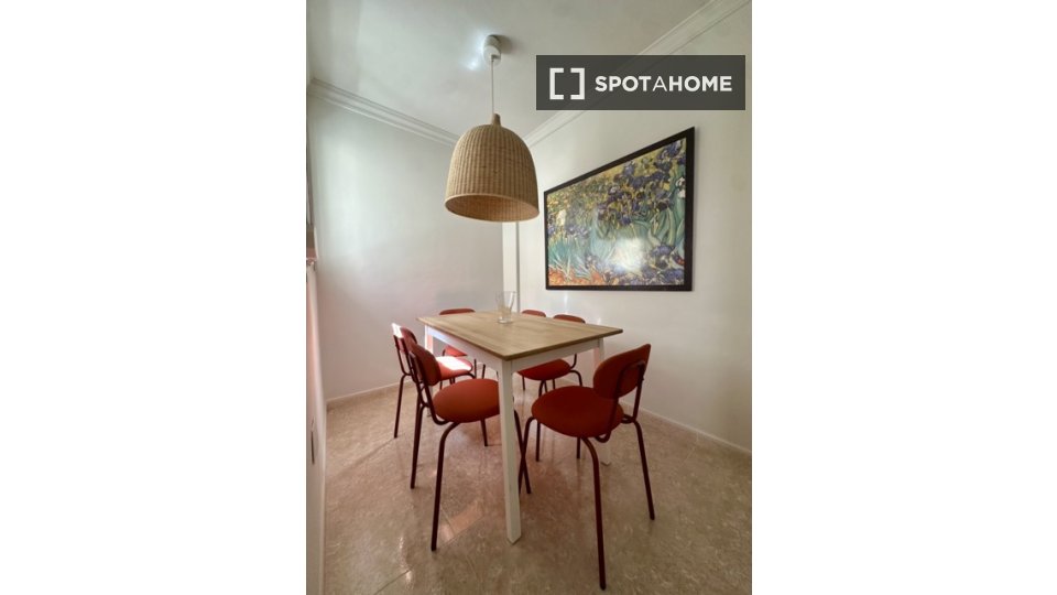 Piso de 2 habitaciones en alquiler en Los Tilos, Málaga.