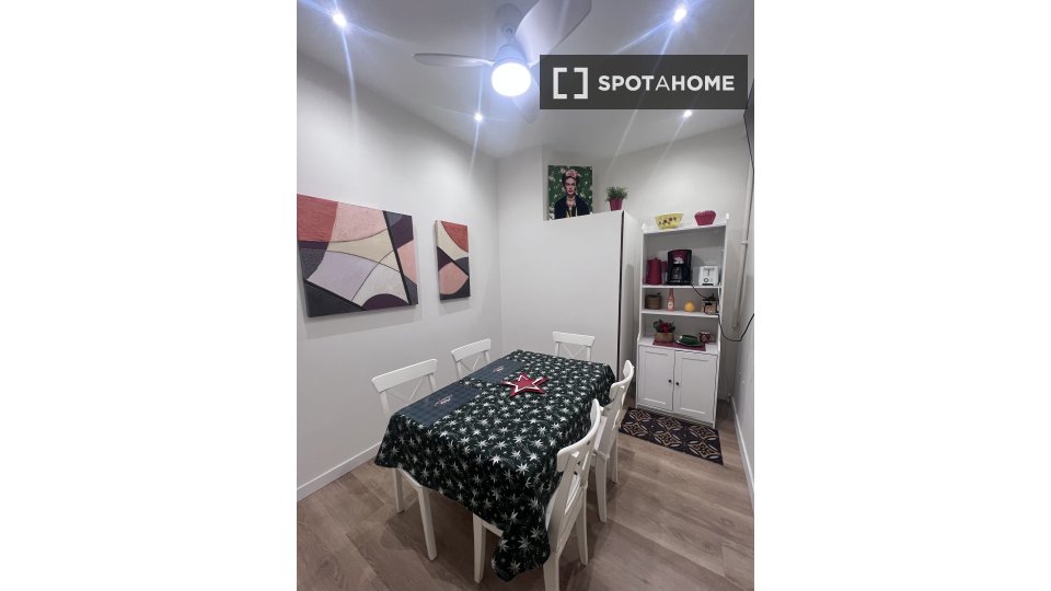 Double room Madrid, 8 beds, 275m² — photo 8