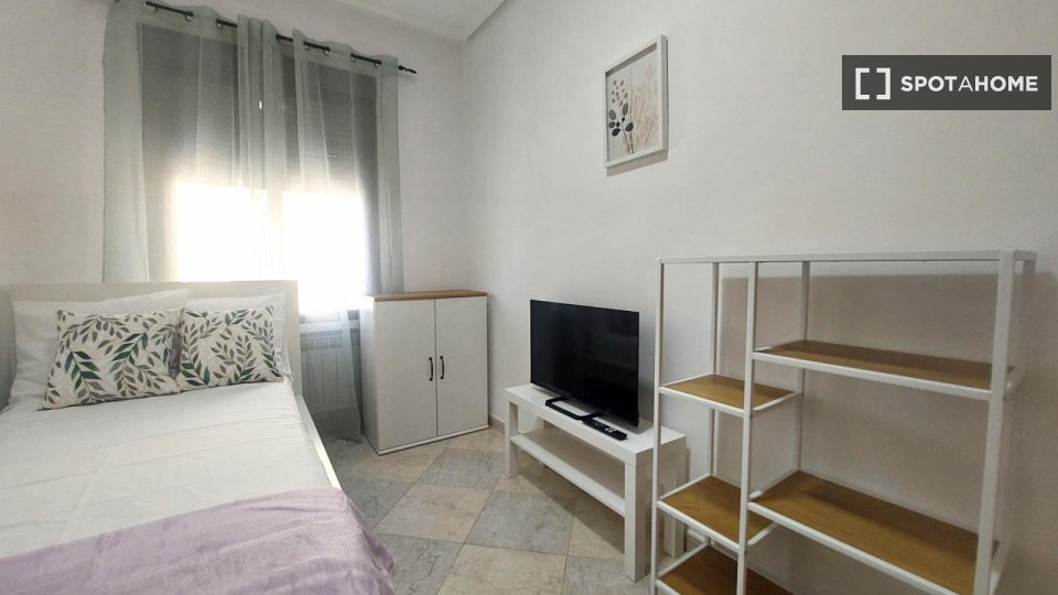 Double room Madrid, 4 beds, 95m² — photo 18