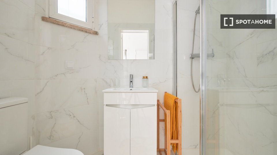 Double room Lisbon, 6 beds — photo 13