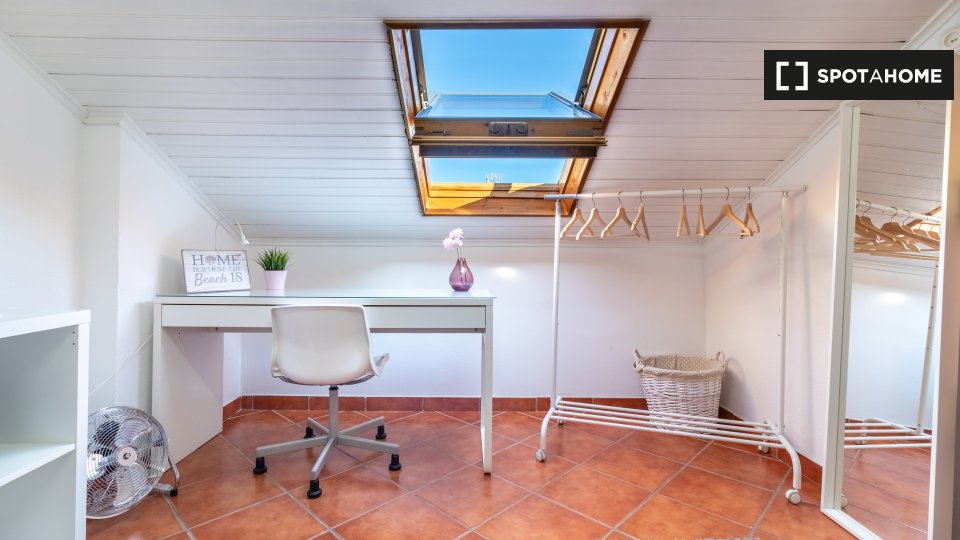 Double room Lisbon, 5 beds, 80m² — photo 2