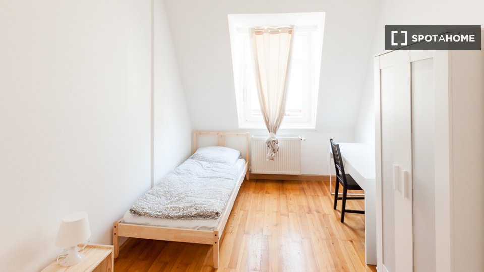 Double room Munich, 4 beds, 82m² — photo 9
