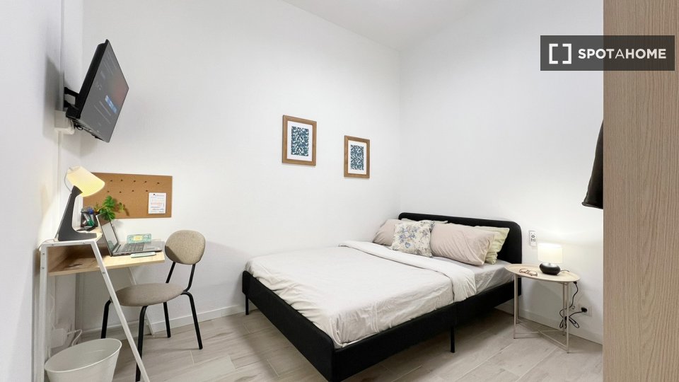 Double room Madrid, 6 beds — photo 10
