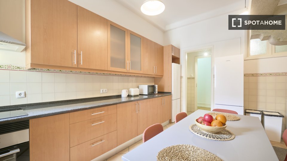Double room Lisbon, 6 beds — photo 14