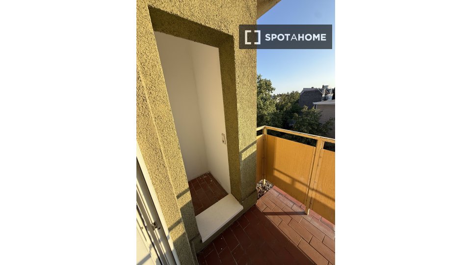 Double room Berlin, 3 beds, 78m² — photo 6