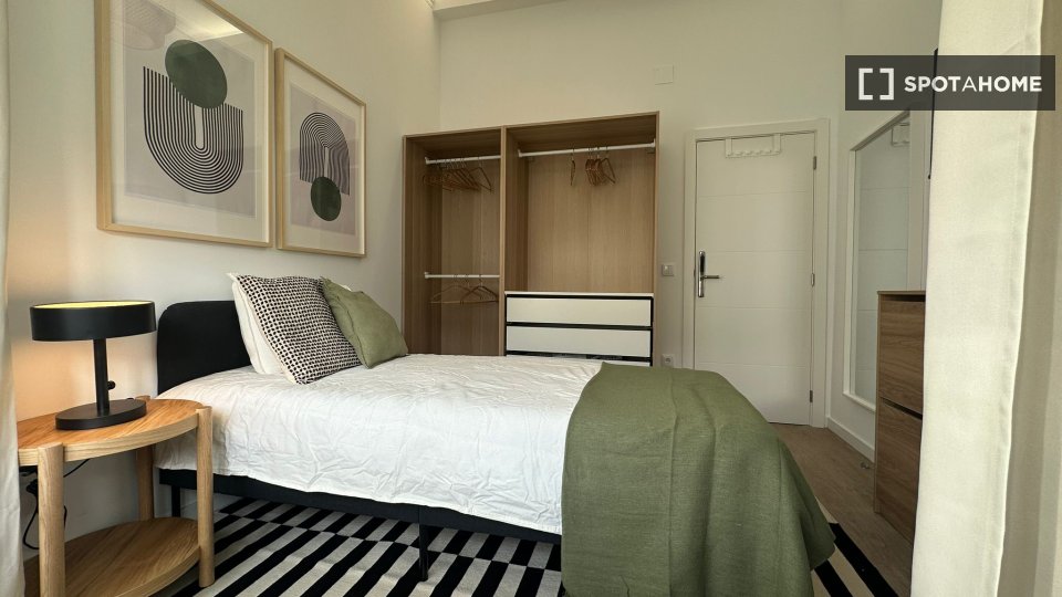 Double room Lisbon, 6 beds, 160m² — photo 20
