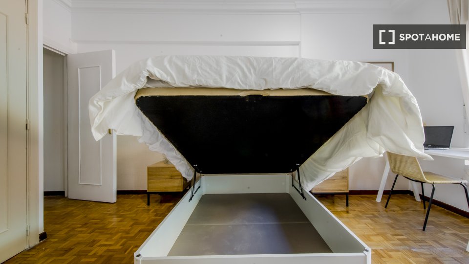 Double room Madrid, 8 beds — photo 7