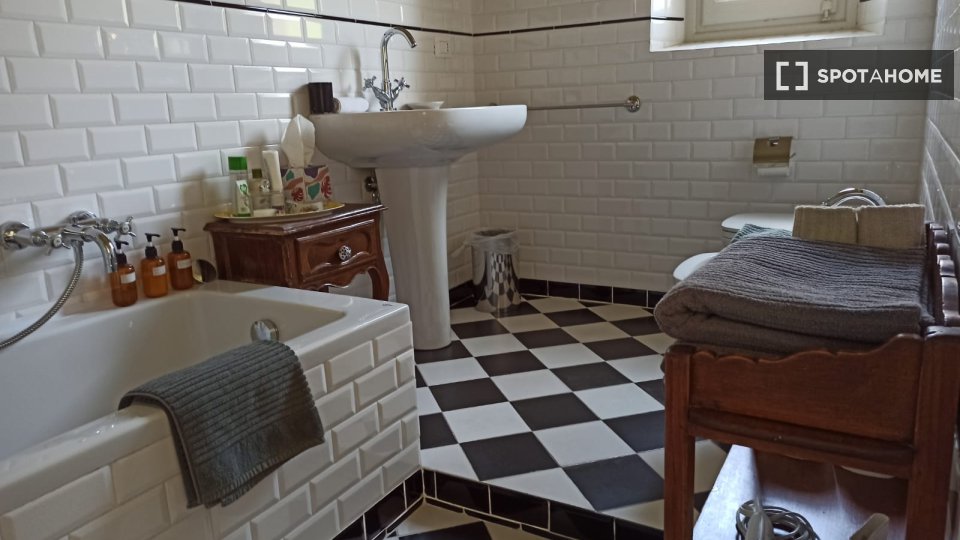 Double room Florence, 3 beds, 160m² — photo 6