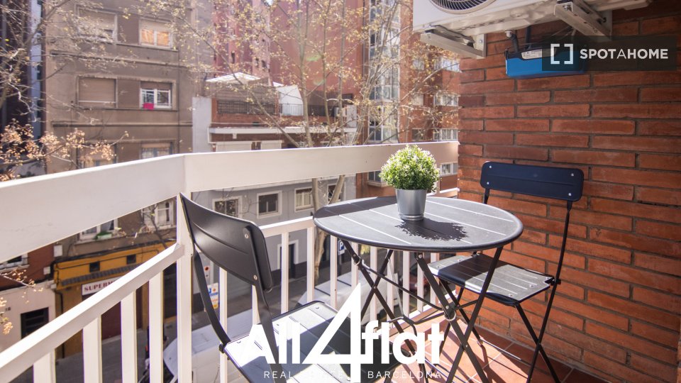 Apartment Barcelona, 4 beds, 73m² — photo 4
