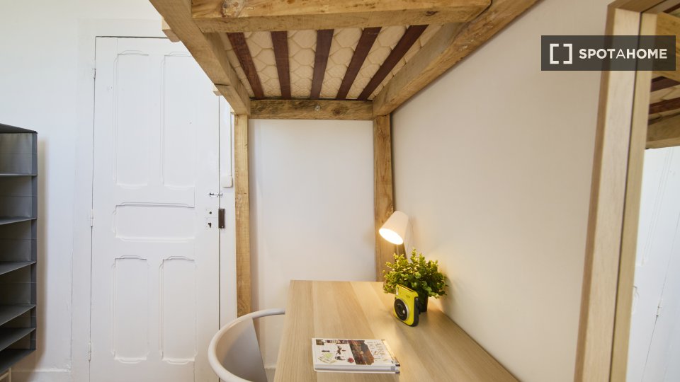 Double room Lisbon, 9 beds — photo 12