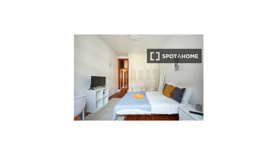 Double room Lisbon, 9 beds — photo 17