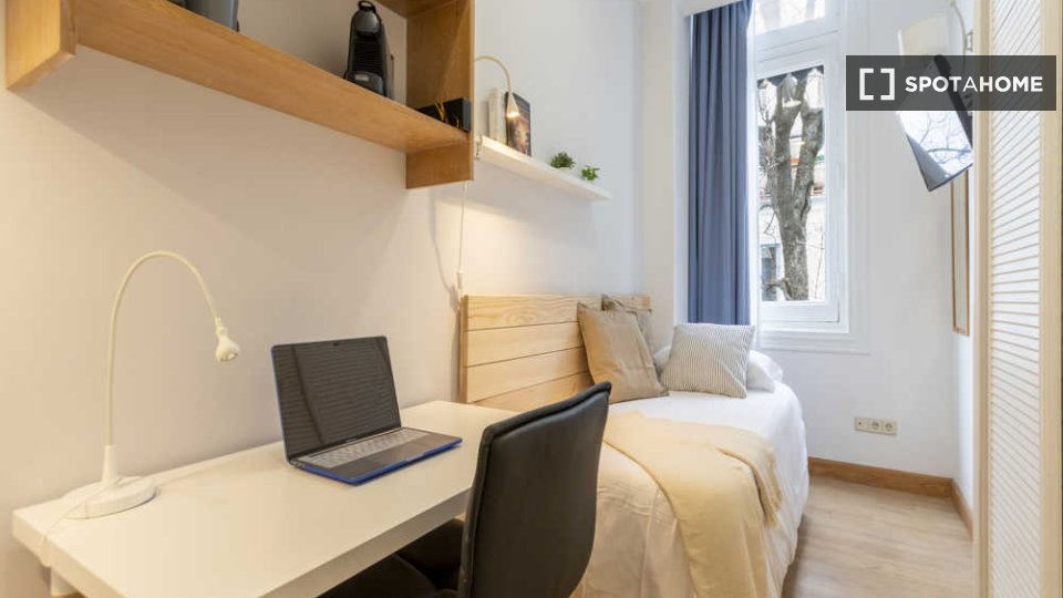 Habitación en un piso compartido de 41 habitaciones en alquiler en Justicia