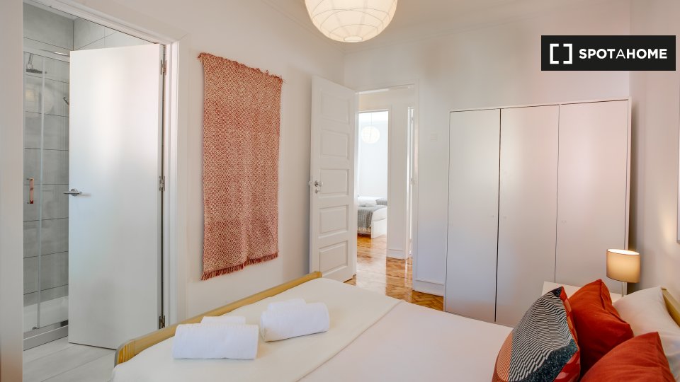 Double room Lisbon, 4 beds — photo 6