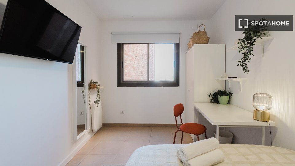 Double room Barcelona, 3 beds, 62m² — photo 11