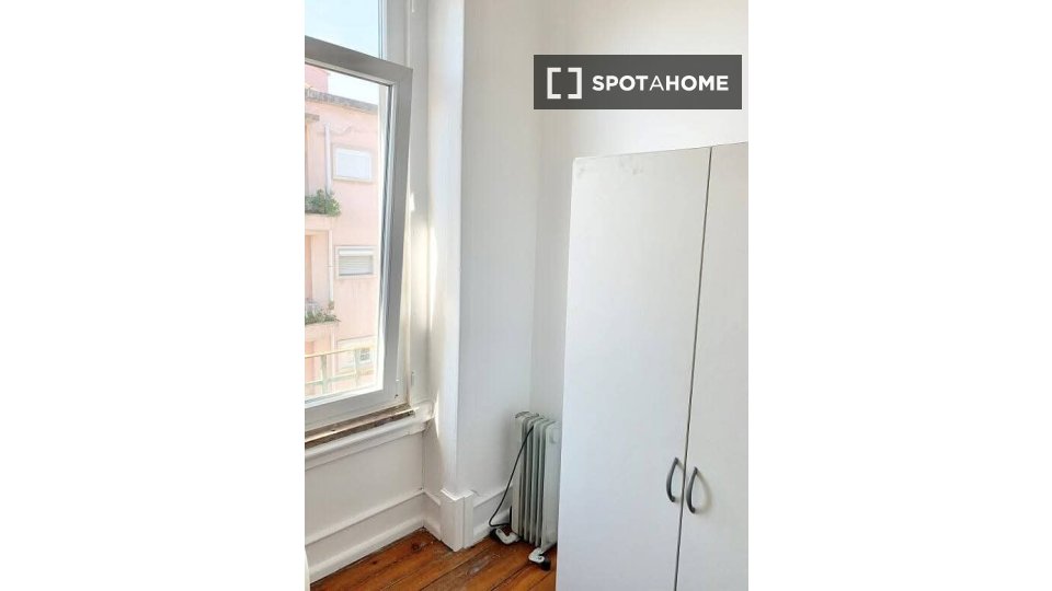 Double room Lisbon, 6 beds — photo 28