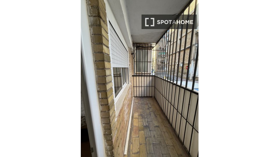 Double room Alicante, 3 beds, 70m² — photo 6
