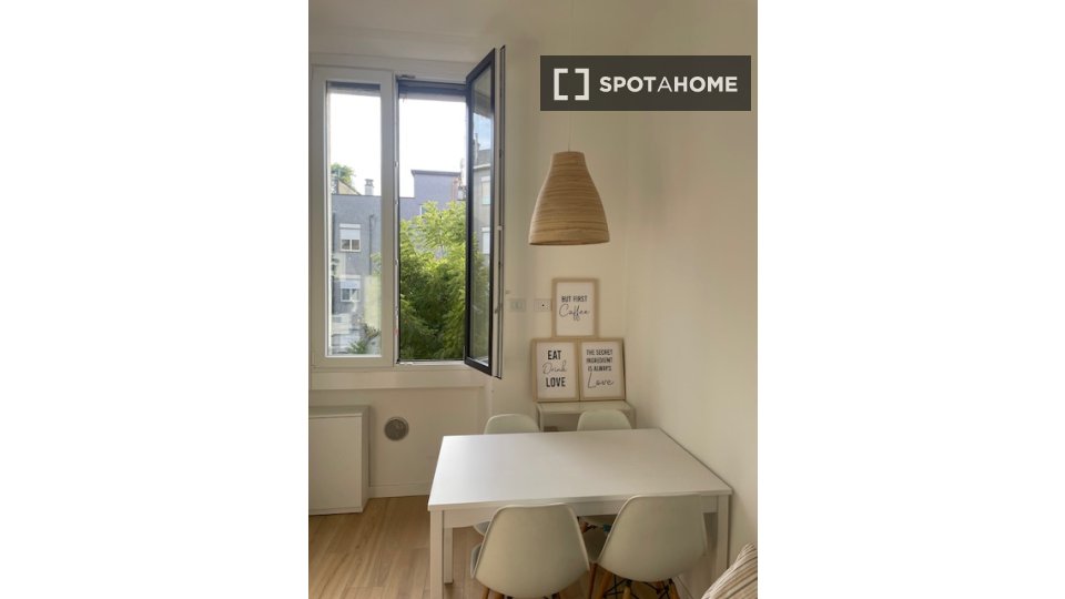 Double room Milan, 2 beds — photo 10