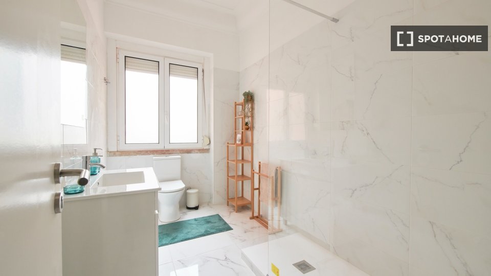 Double room Lisbon, 6 beds — photo 4