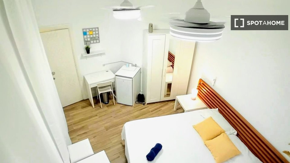 Double room Barcelona, 4 beds, 65m² — photo 36