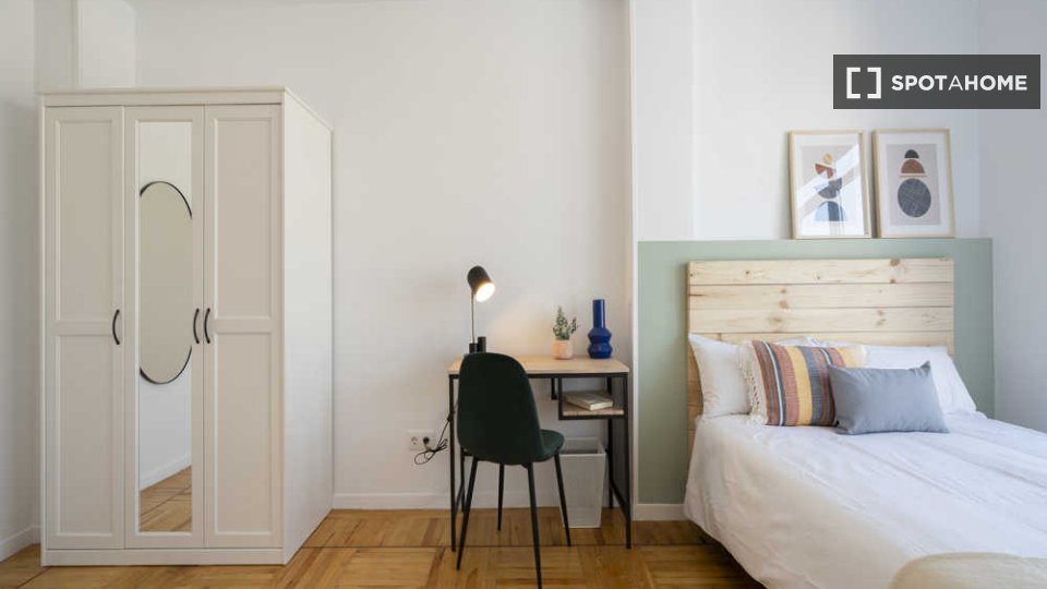 Double room Madrid, 5 beds — photo 44