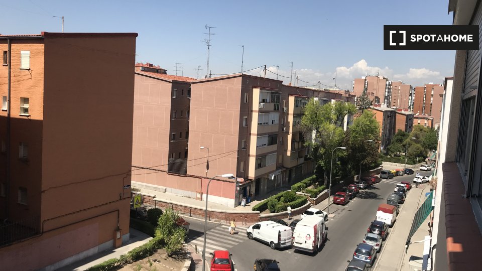 Double room Madrid, 3 beds, 52m² — photo 5