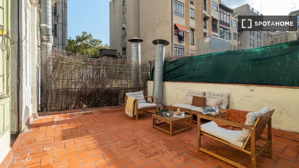 Double room Barcelona, 7 beds, 121m² — photo 8