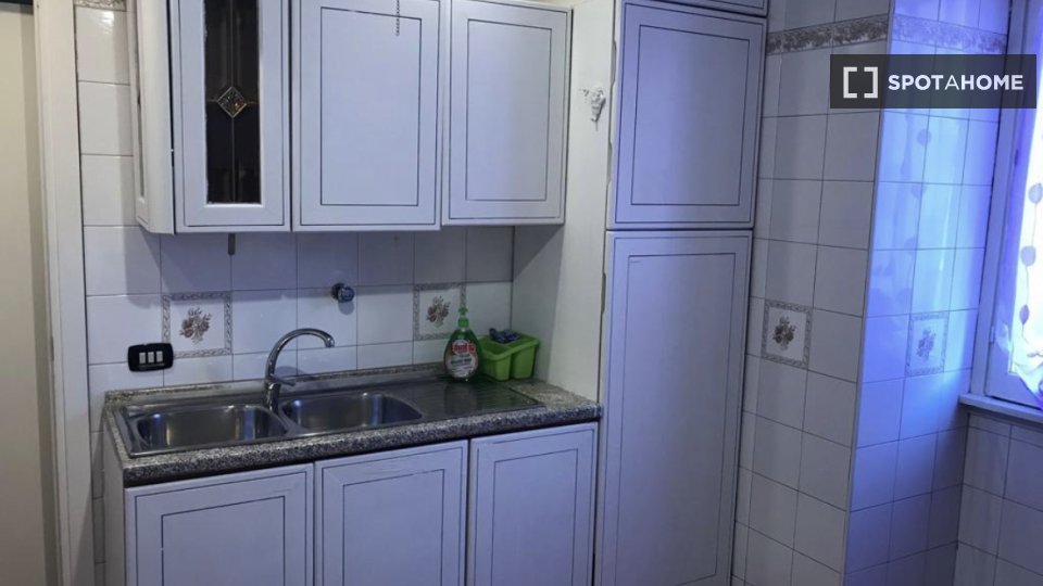 Double room Rome, 3 beds — photo 21