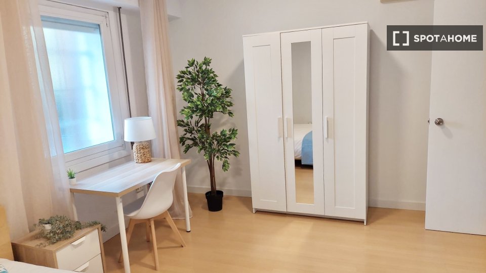 Double room Madrid, 4 beds, 100m² — photo 4