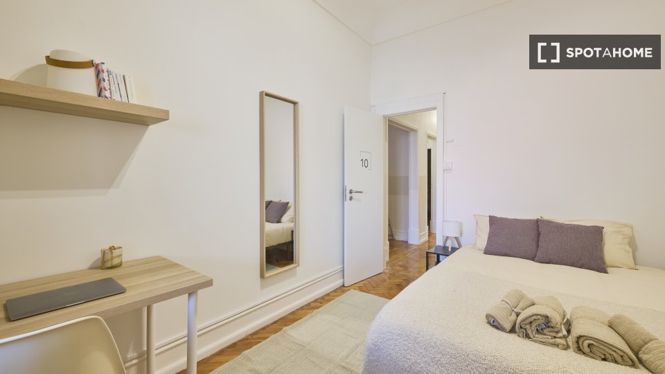 Double room Lisbon, 11 beds — photo 42