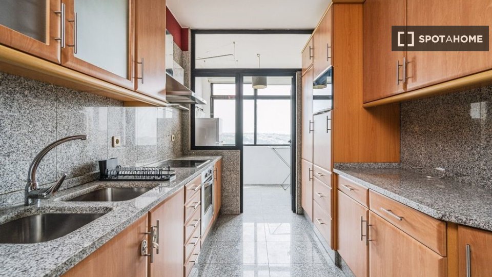 Double room Porto, 5 beds, 180m² — photo 13